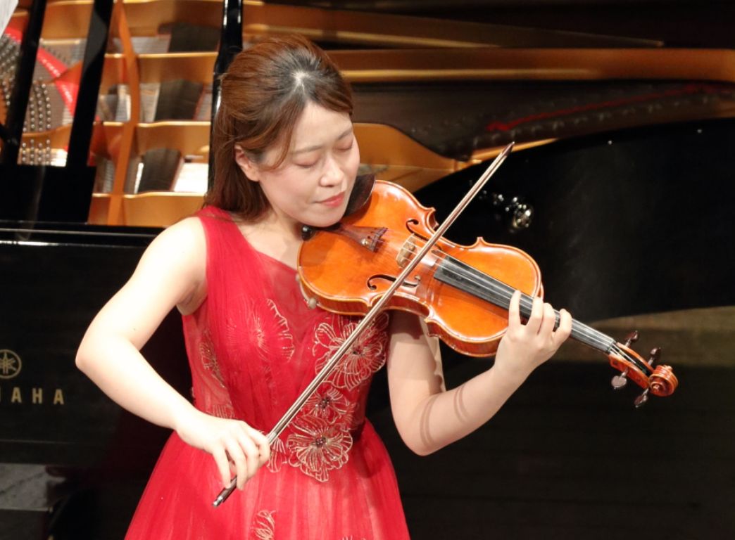 ヴァイオリン　伊藤里紗子さん