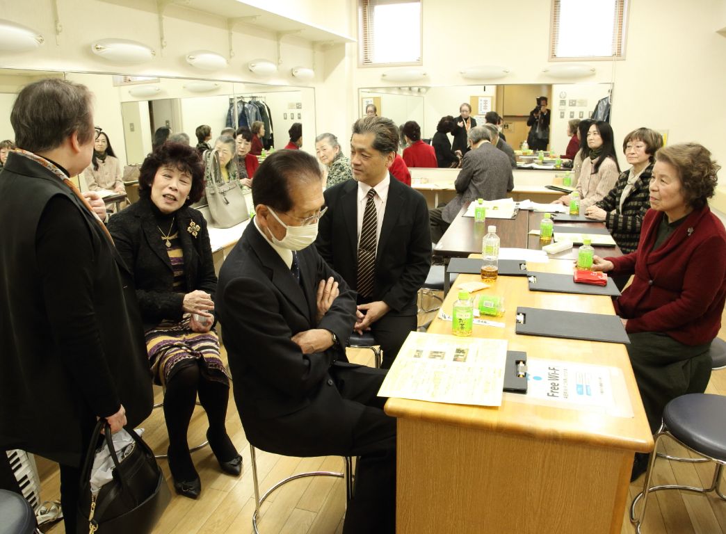 聴衆賞投票中の間、先生方は審査中