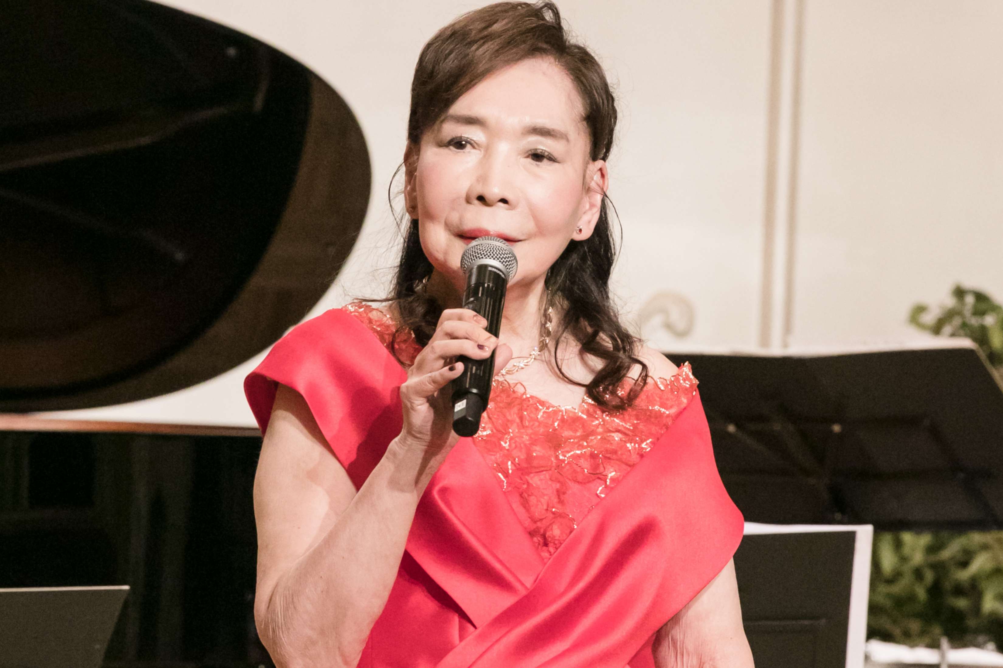 謝辞を述べる日本室内楽アカデミー 理事長　佐々木伃利子